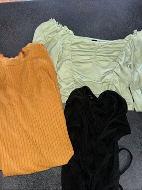 Combo 3 per 10 Women’s Ruched Puff-Sleeve Top in Light Green